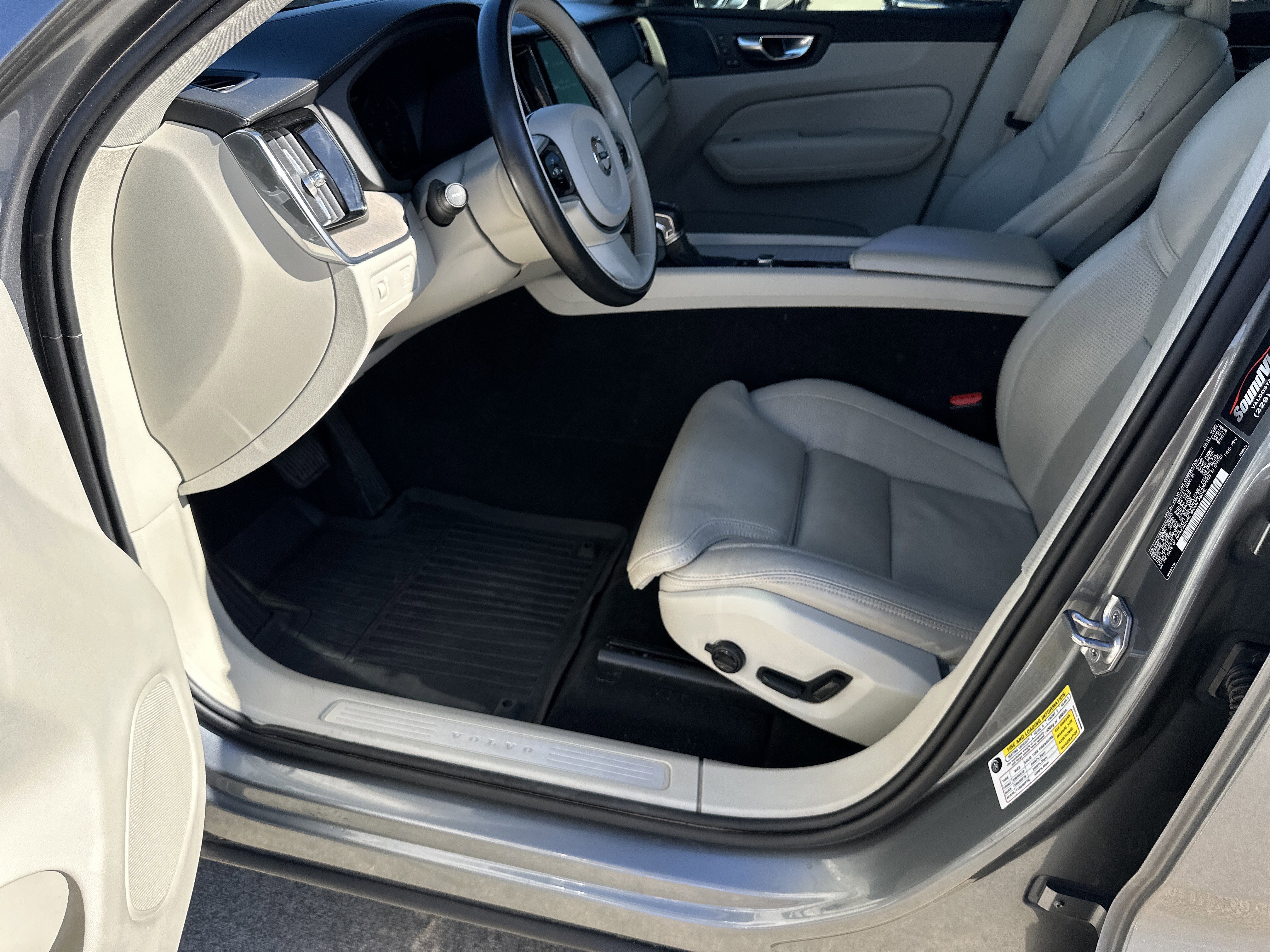 Used 2021 Volvo XC60 T6 Inscription AWD/4WD image 10