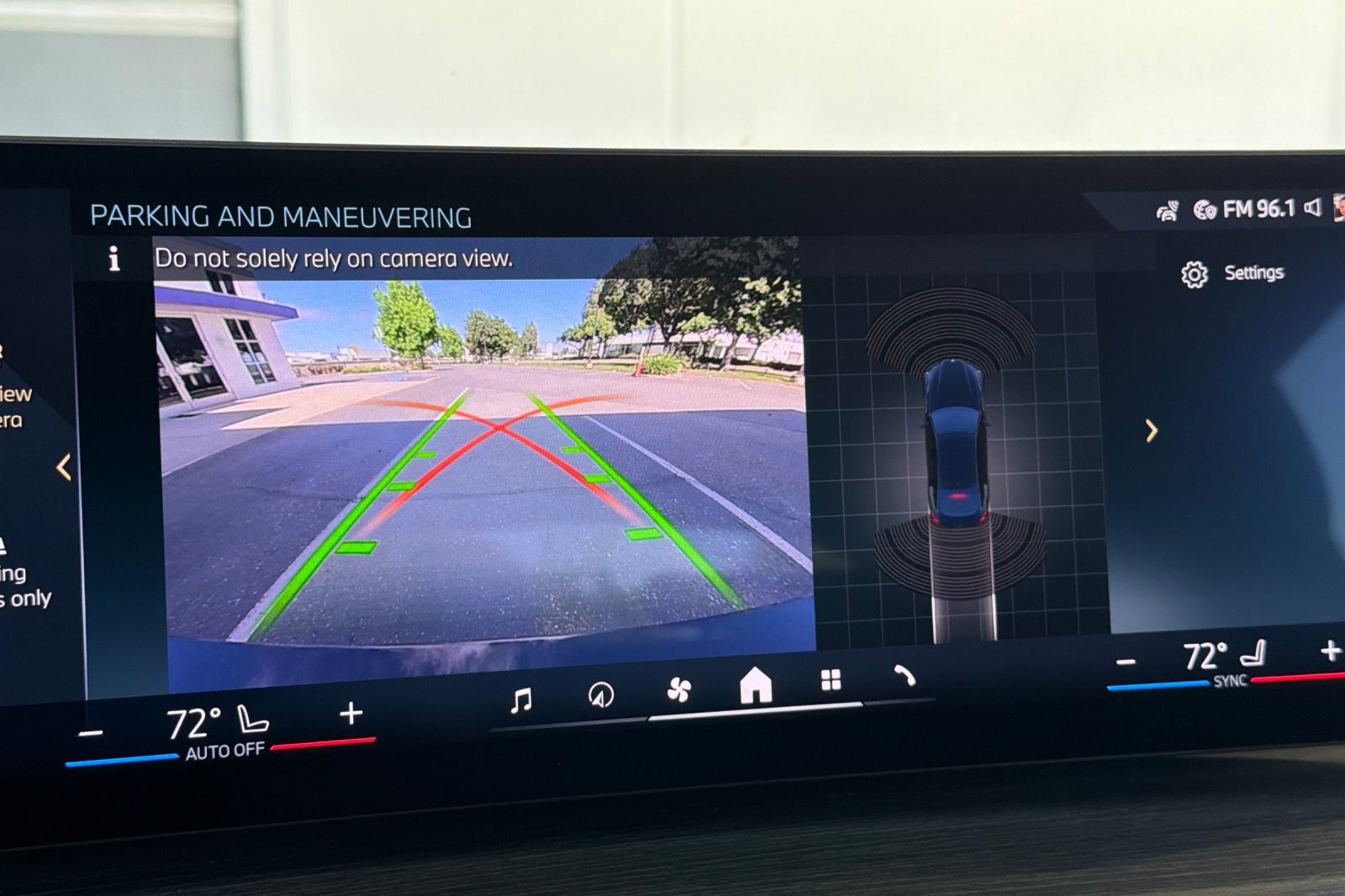 Used 2025 BMW i4 eDrive40 w/ M Sport Package RWD image 25