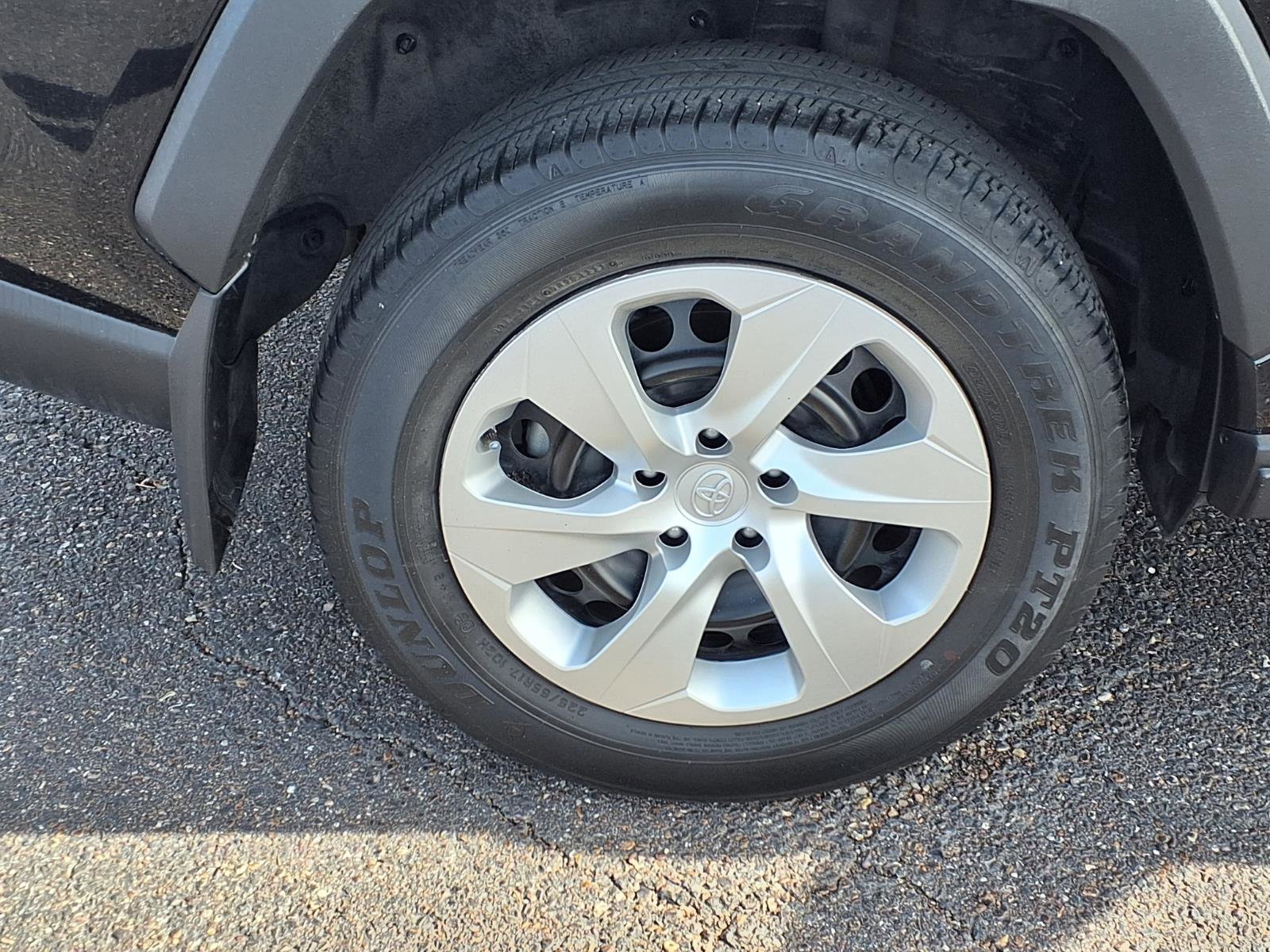 Used 2023 Toyota RAV4 LE image 9