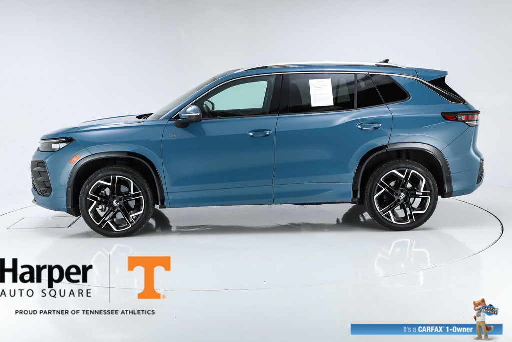 Used 2025 Volkswagen Tiguan SEL R-Line AWD/4WD image 2