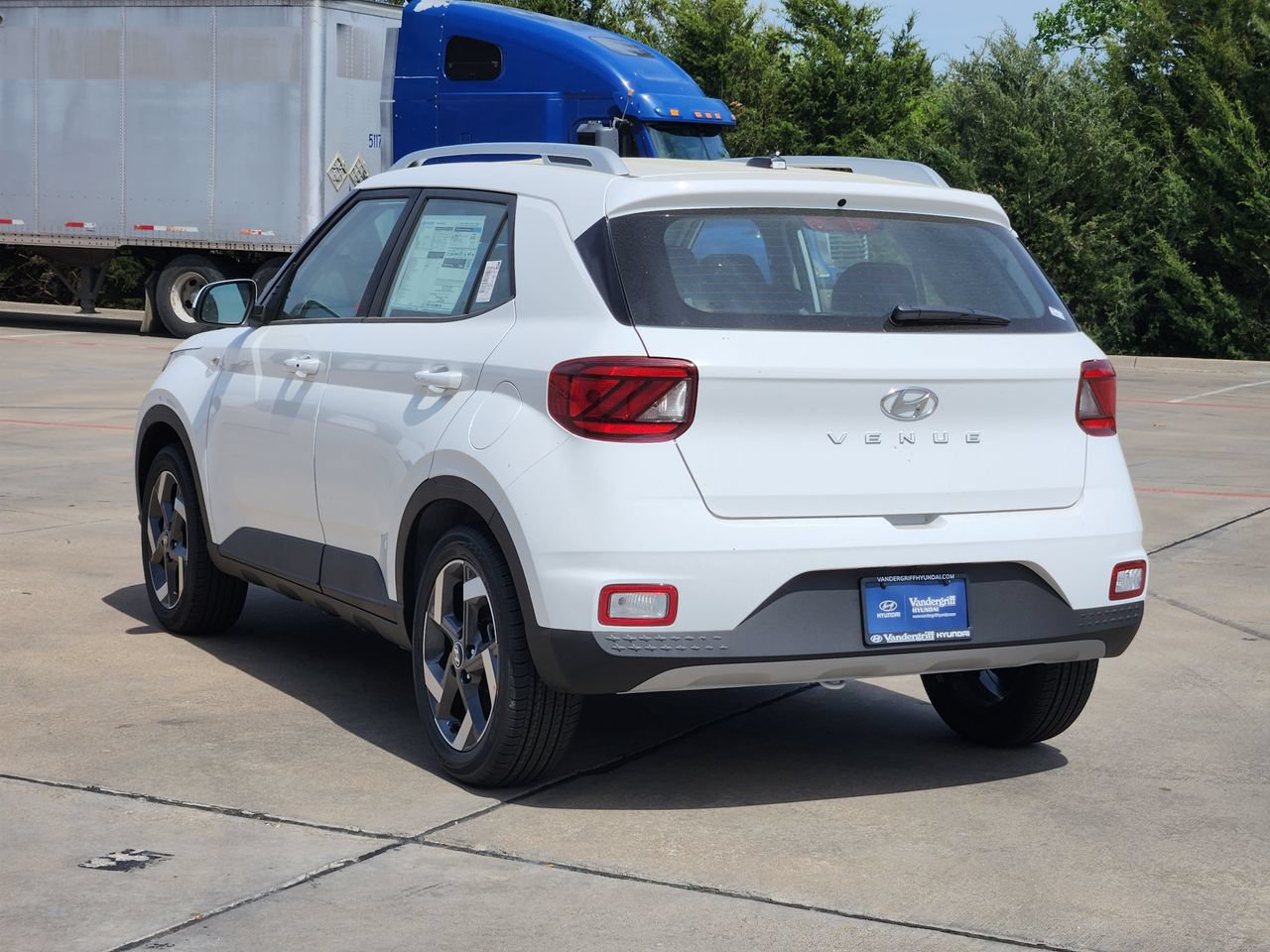 New 2026 Hyundai Venue SEL FWD image 3
