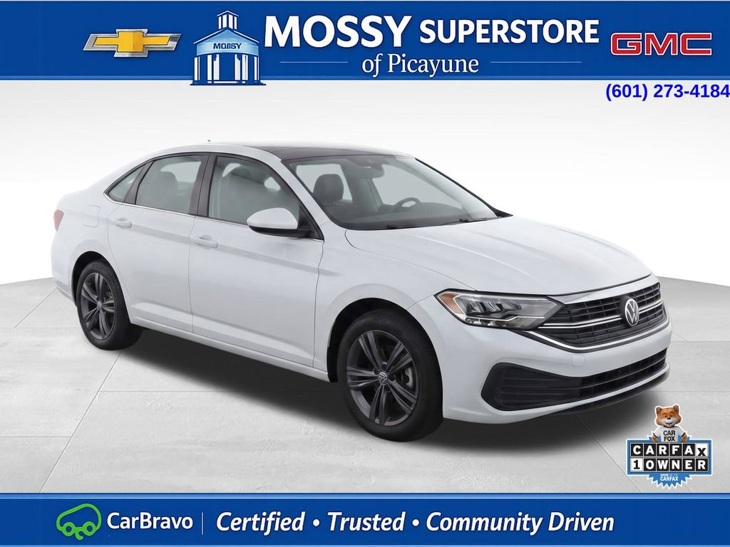 Used 2023 Volkswagen Jetta SE w/ Panoramic Sunroof Package FWD image 2