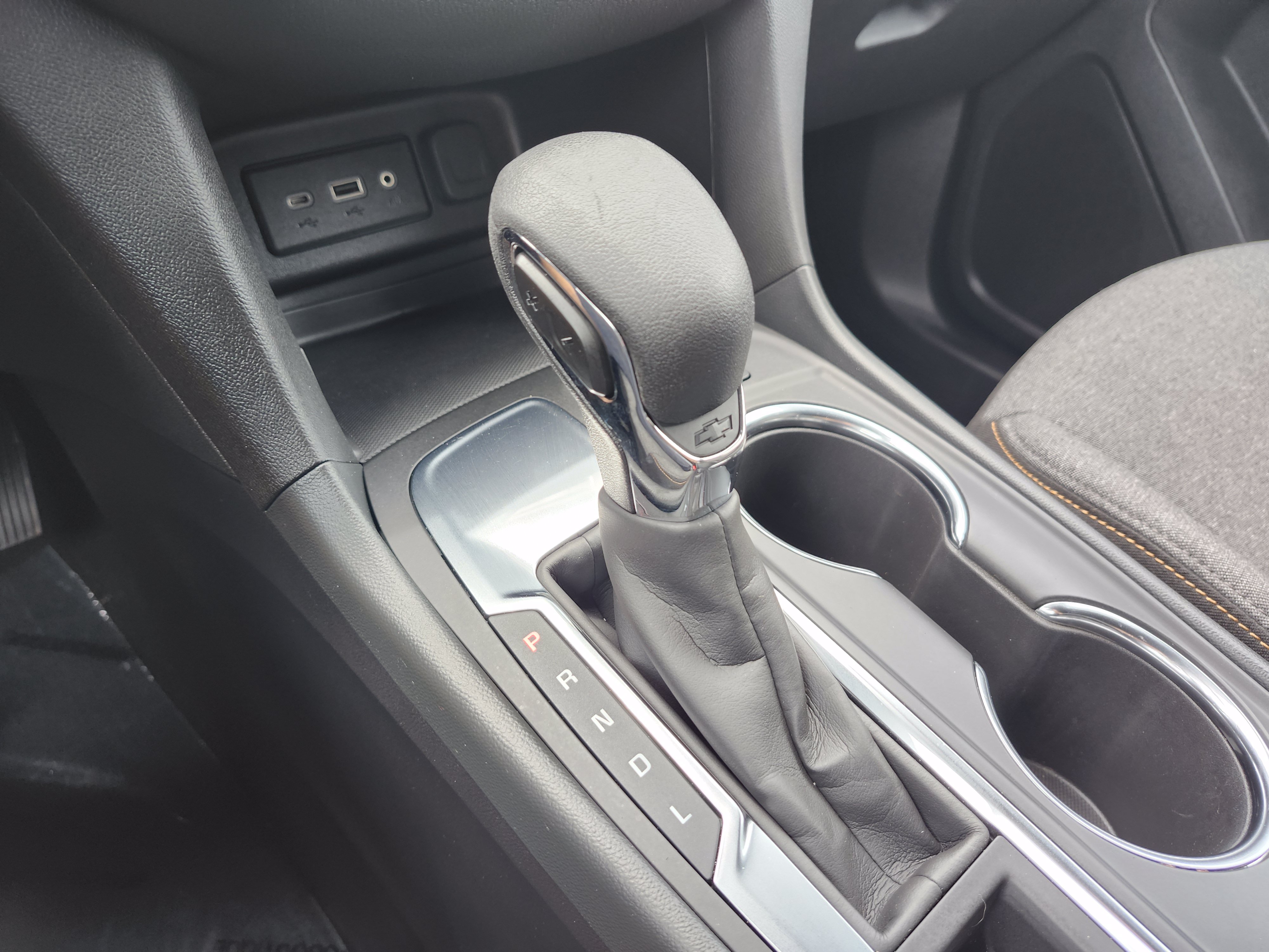 Used 2024 Chevrolet Equinox LT FWD image 32