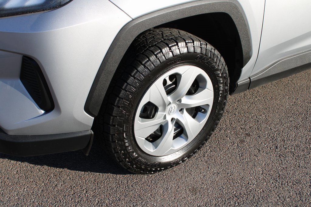 Used 2022 Toyota RAV4 LE image 12