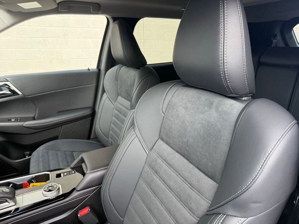 New 2026 Mitsubishi Outlander SE image 21
