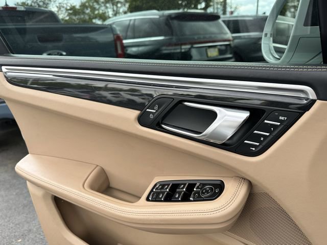 Used 2022 Porsche Macan S AWD/4WD image 30