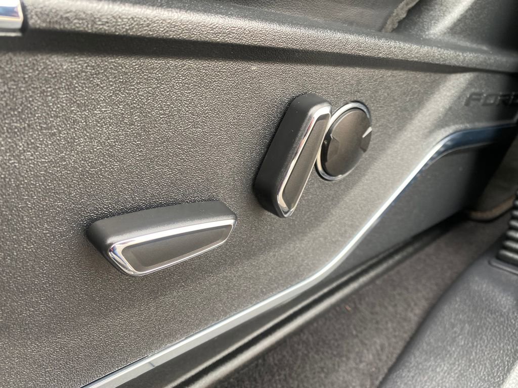 Used 2023 Ford F150 Platinum image 13