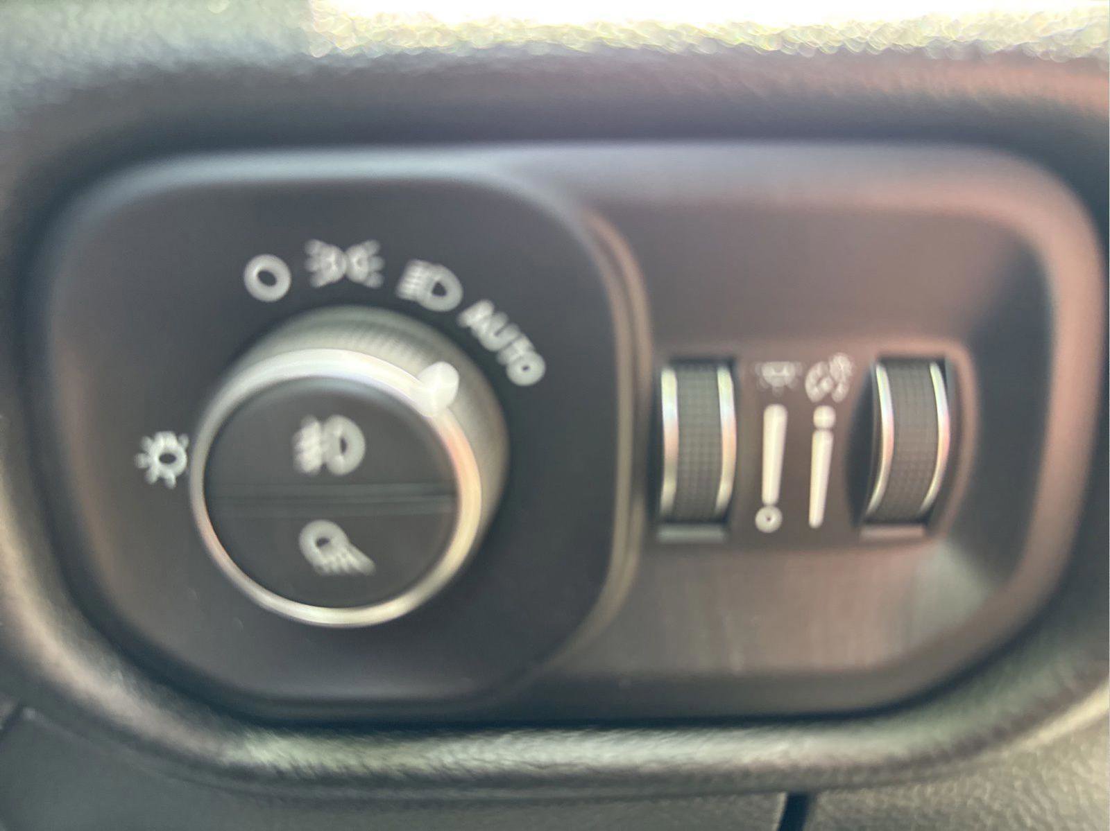 Used 2019 RAM 1500 Laramie AWD/4WD image 41