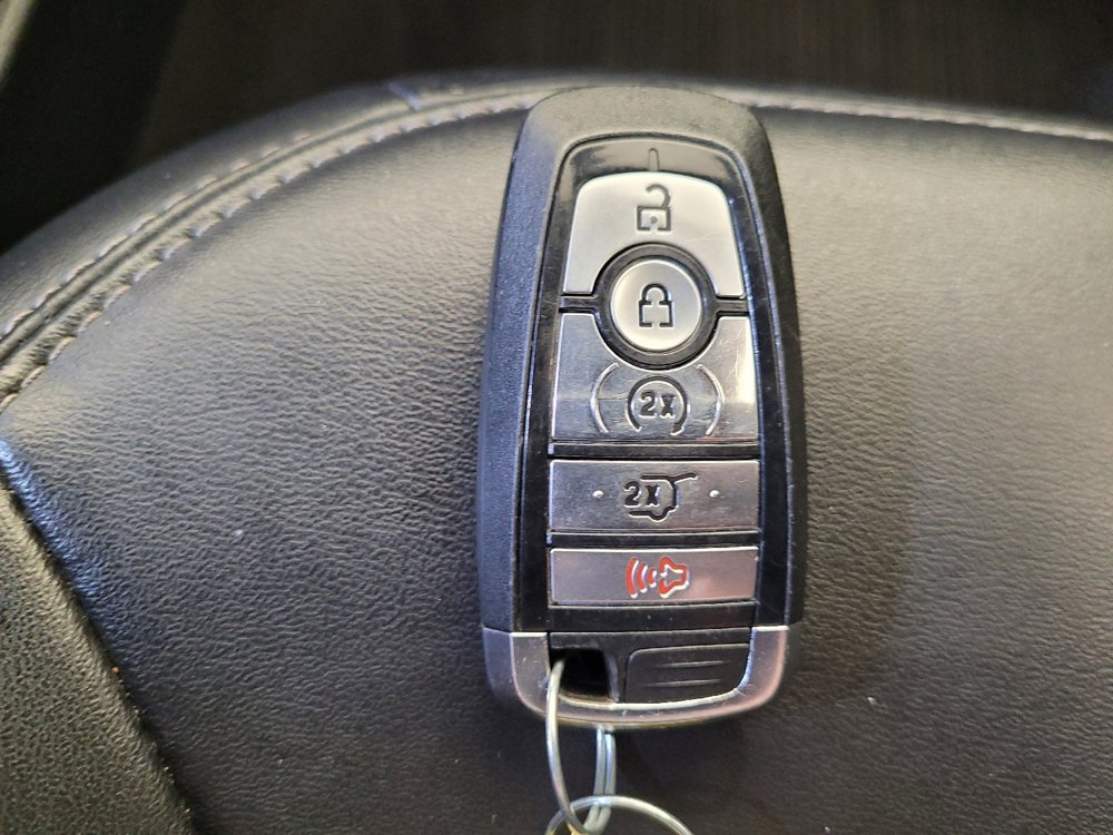 Used 2022 Ford Explorer XLT w/ Equipment Group 202A AWD/4WD image 32