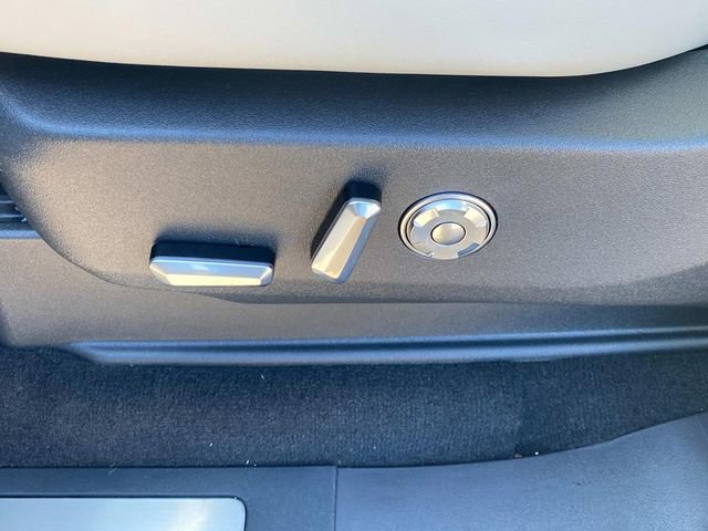 New 2026 Lincoln Navigator Reserve AWD/4WD image 13