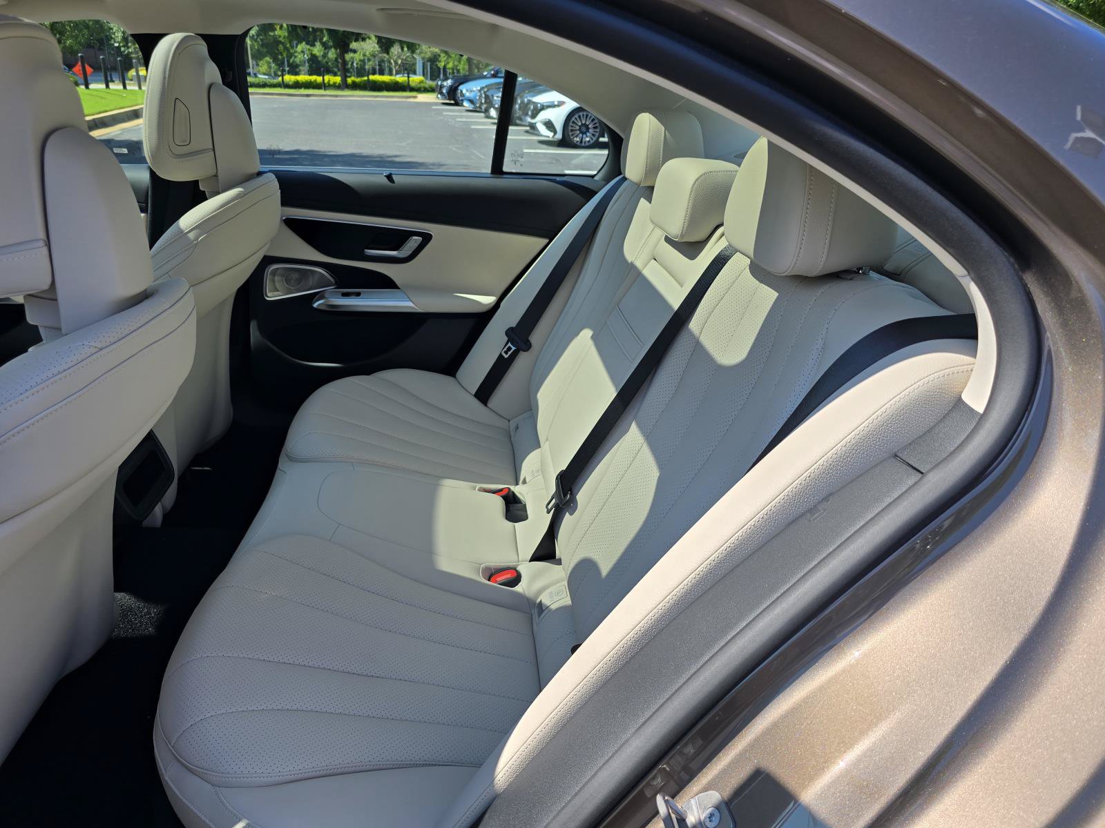 New 2027 Mercedes-Benz E 450 4MATIC Sedan image 37