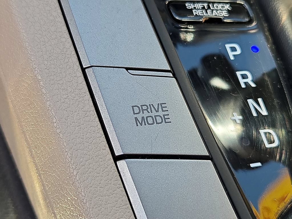 Used 2018 Hyundai Elantra SE FWD image 25