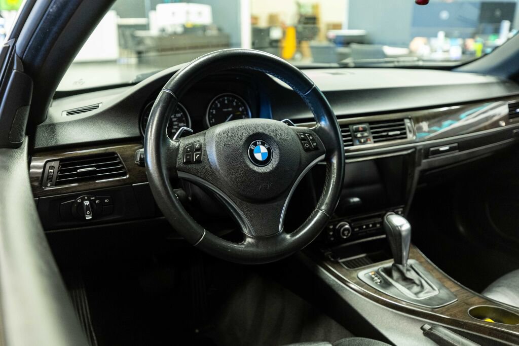 Used 2011 BMW 335i Convertible image 9