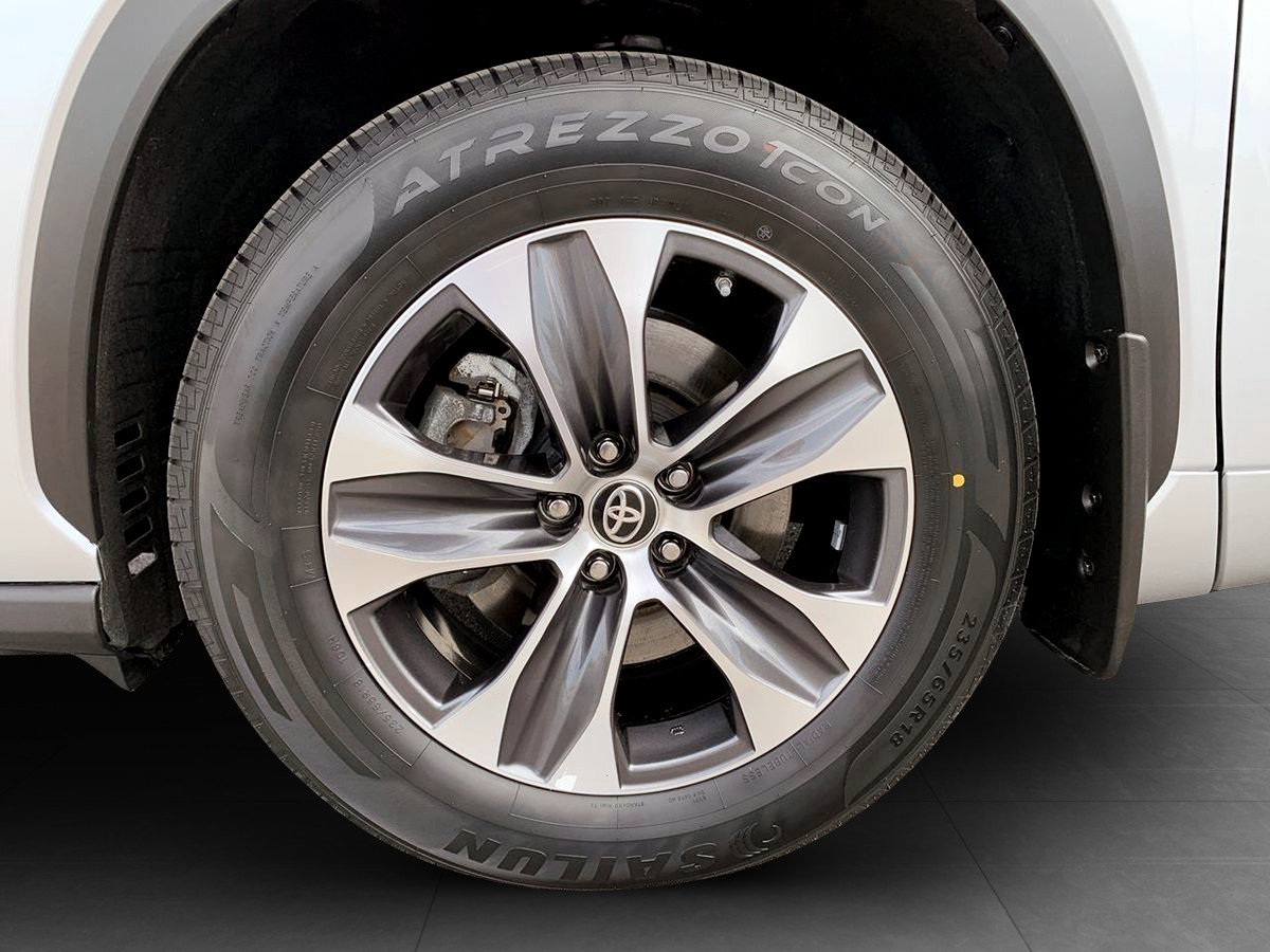 Used 2024 Toyota Highlander XLE AWD/4WD image 11