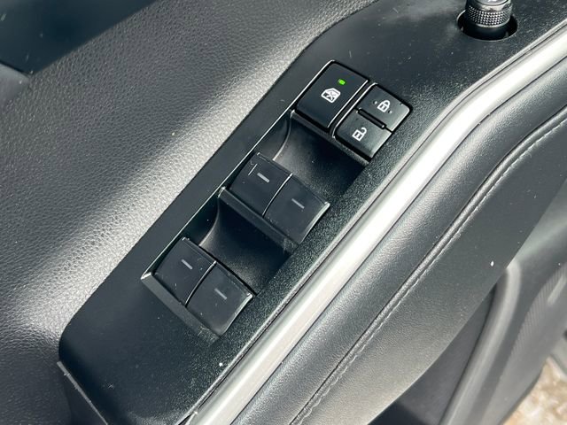 Used 2022 Toyota Highlander XLE image 19