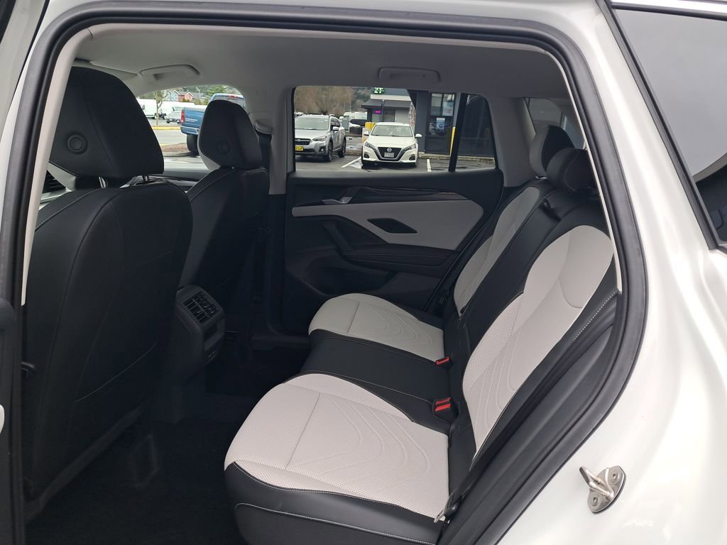 Used 2025 Volkswagen Tiguan SE image 14