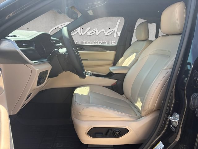 Used 2023 Jeep Grand Cherokee L Limited AWD/4WD image 19