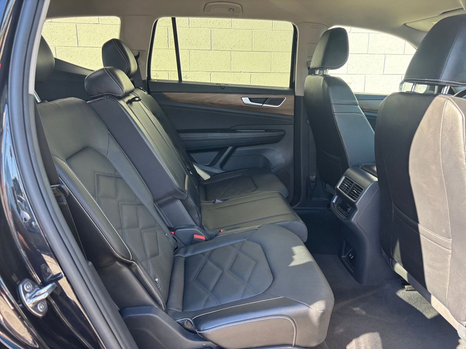 Used 2025 Volkswagen Atlas SE image 25