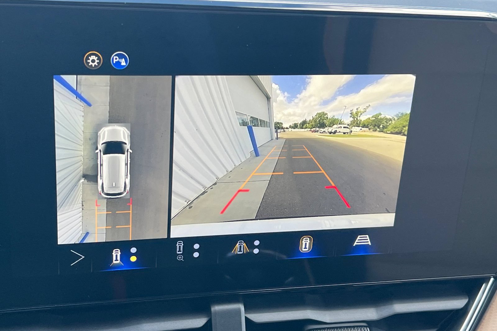 New 2026 Chevrolet Equinox ACTIV w/ Safety and Technology Package AWD/4WD image 17