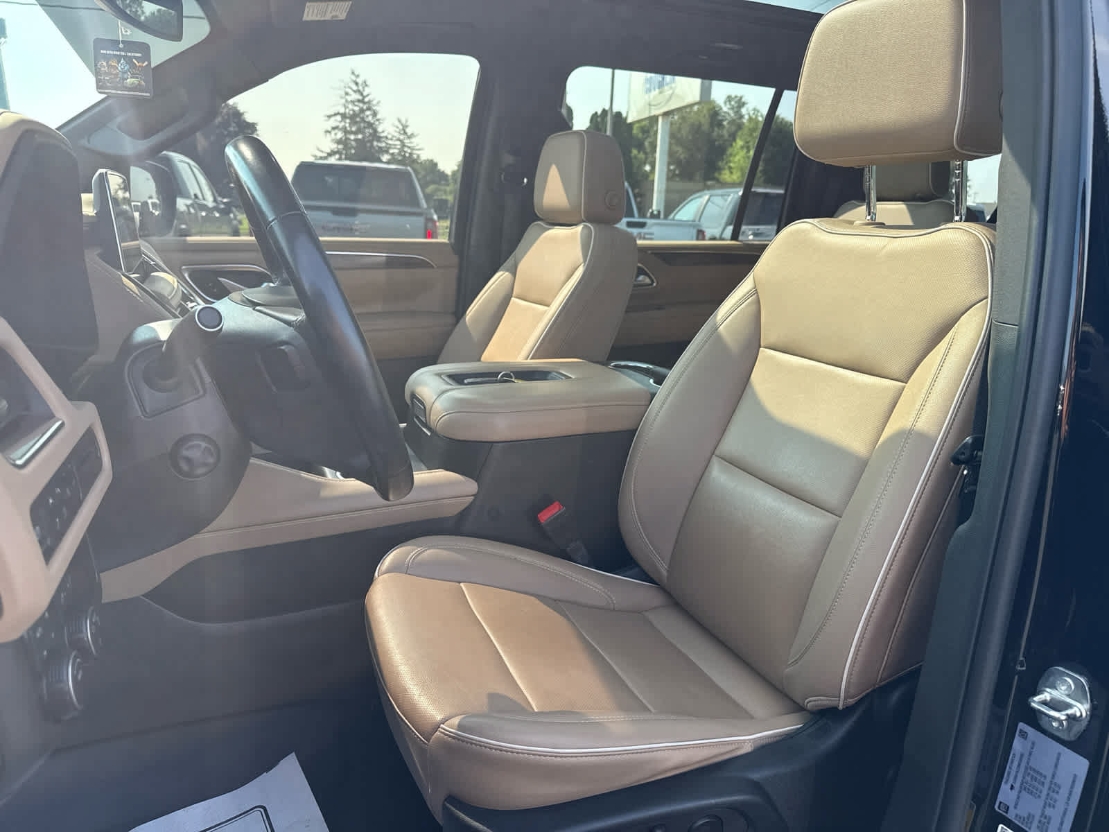 Used 2022 Chevrolet Suburban Premier AWD/4WD image 11