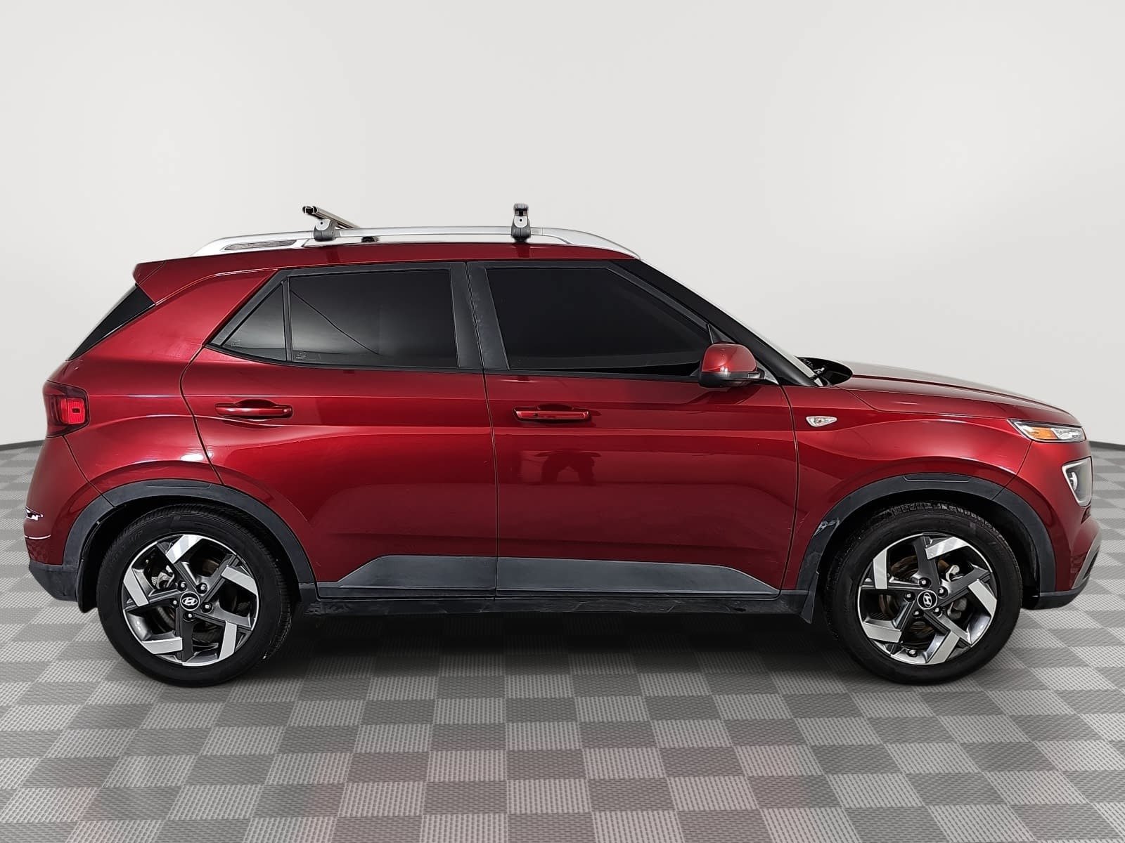 Used 2024 Hyundai Venue Limited FWD image 9