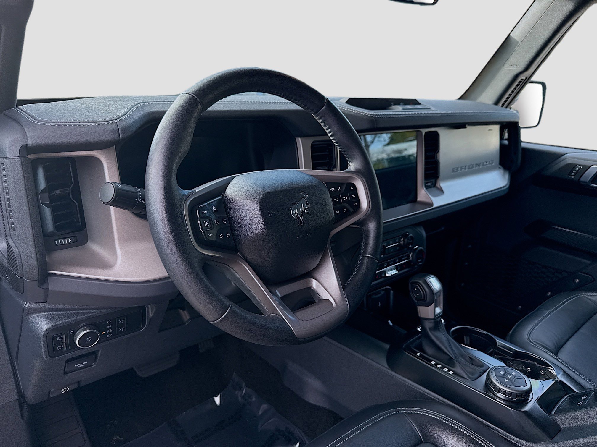 Used 2025 Ford Bronco Outer Banks image 9