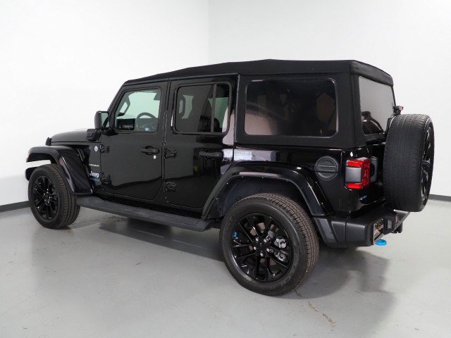 Used 2022 Jeep Wrangler Unlimited Sahara w/ Safety Group image 8