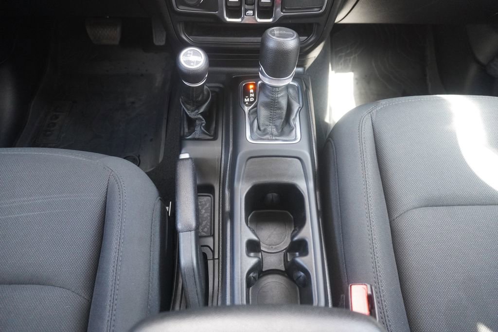 Used 2022 Jeep Gladiator Willys AWD/4WD image 21