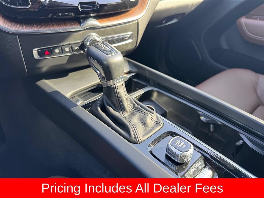 Used 2021 Volvo XC60 T5 Momentum w/ Protection Package Premier FWD image 21
