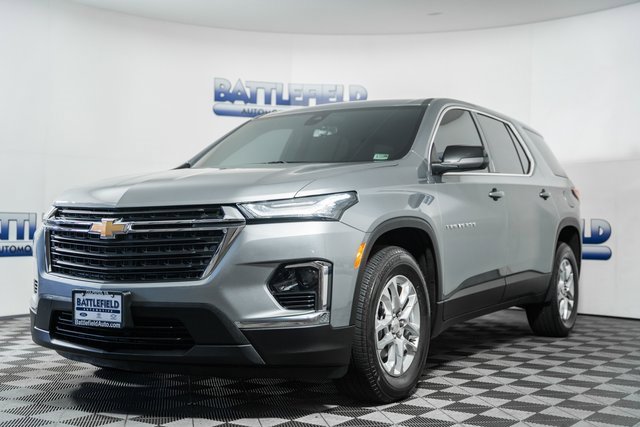 Used 2023 Chevrolet Traverse LS image 3