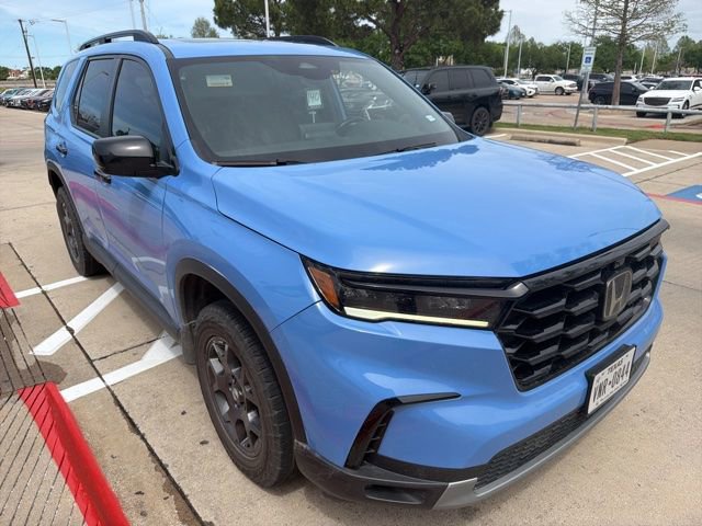 Used 2025 Honda Pilot TrailSport image 3