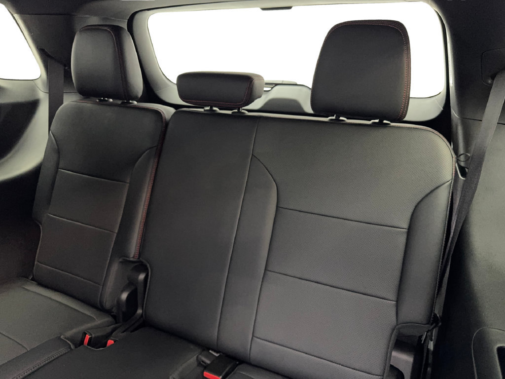 Used 2024 Chevrolet Traverse RS FWD image 41