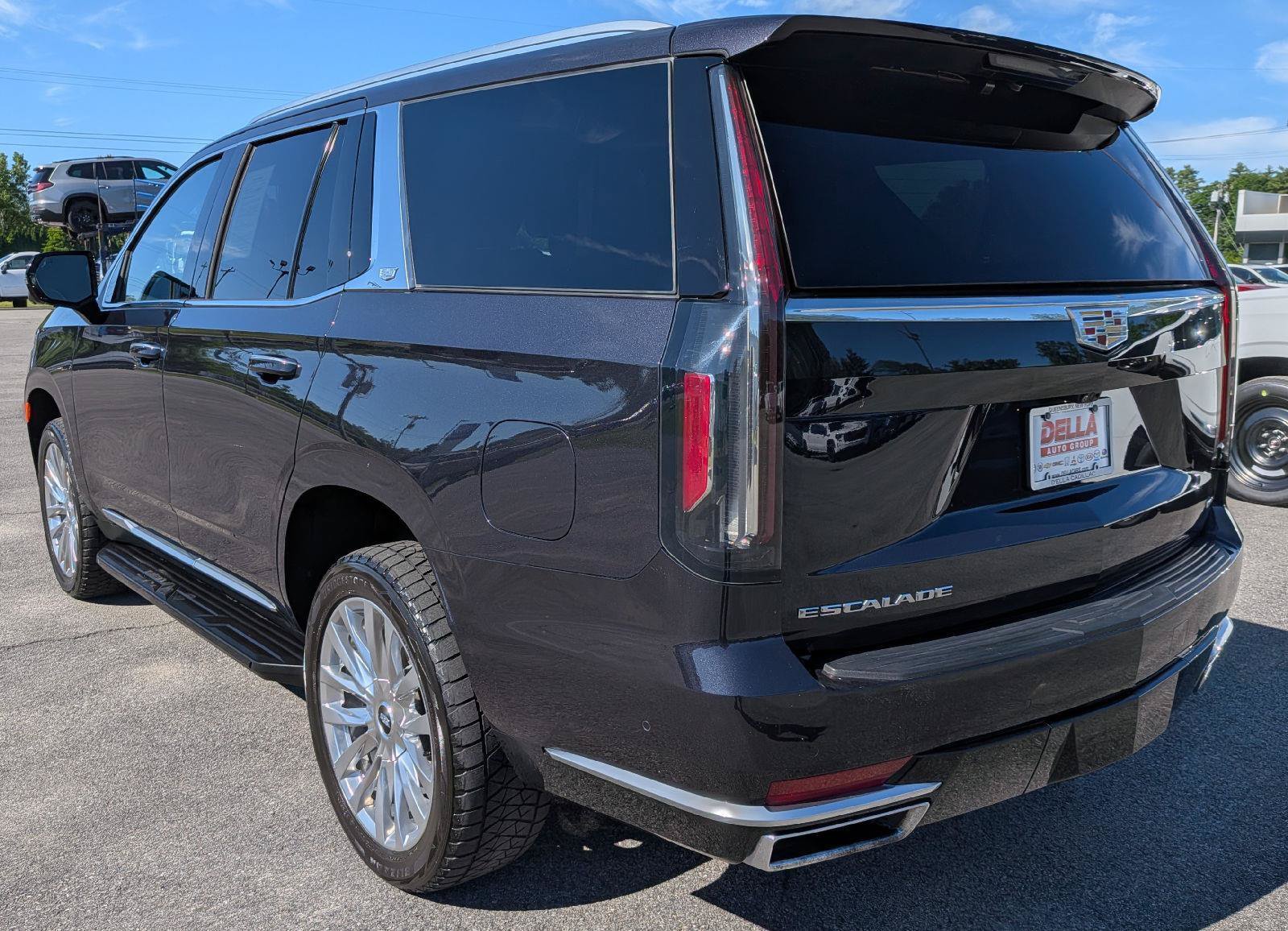 Used 2023 Cadillac Escalade Premium Luxury AWD/4WD image 7