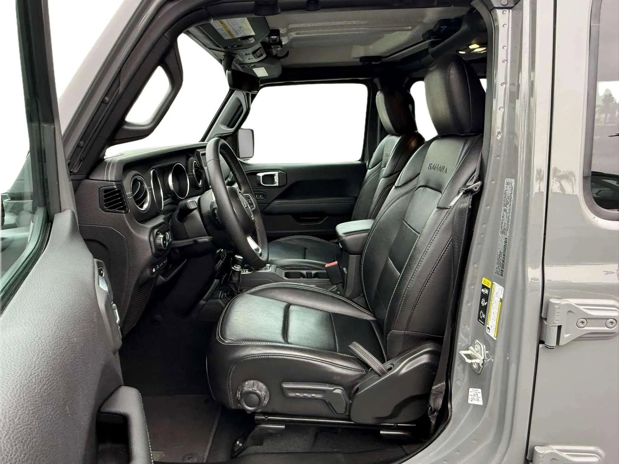 Used 2023 Jeep Wrangler Unlimited Sahara image 11