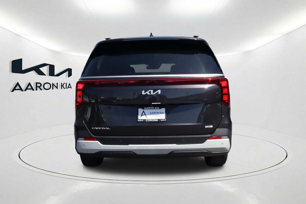 Used 2025 Kia Carnival EX FWD image 5