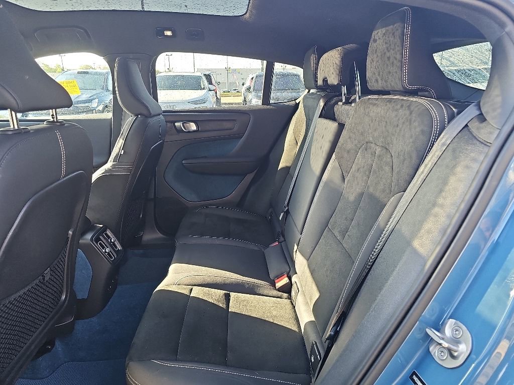 Used 2023 Volvo C40 P8 Recharge Ultimate AWD/4WD image 11