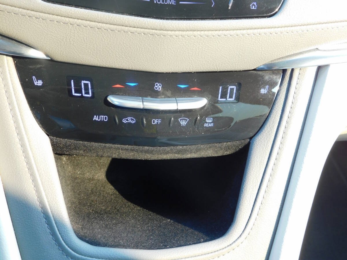 Used 2017 Cadillac XT5 Luxury w/ Driver Awareness Package AWD/4WD image 18