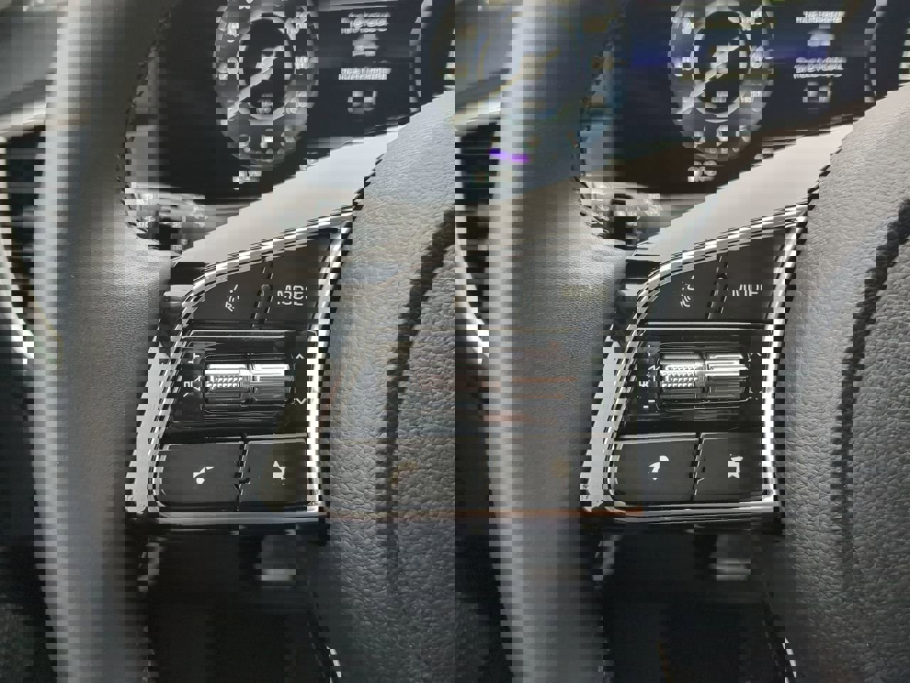 Certified 2025 Kia Seltos EX w/ EX Sunroof Package image 20