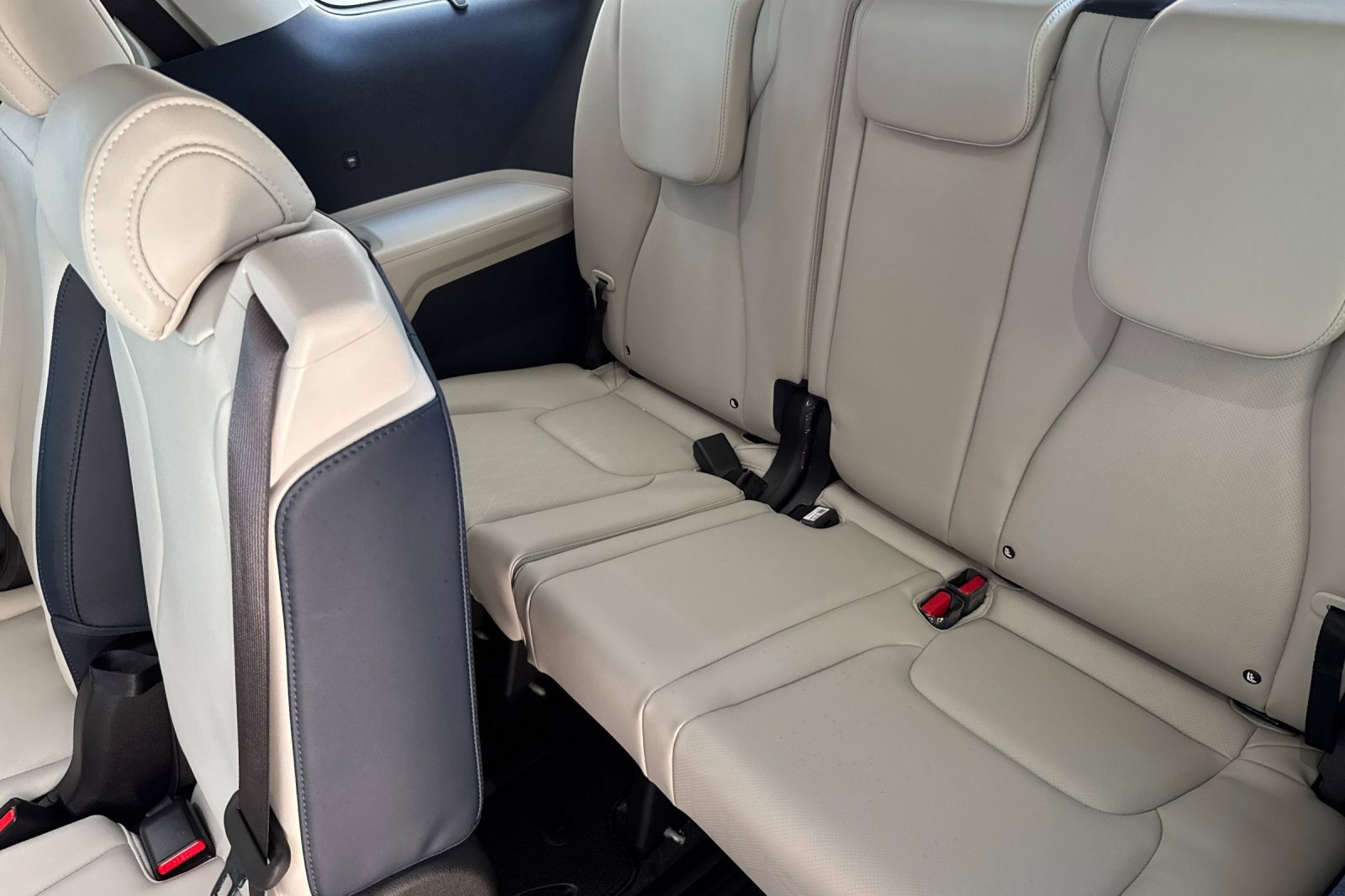 New 2026 Kia Carnival SX w/ SX Dark Edition Package image 11