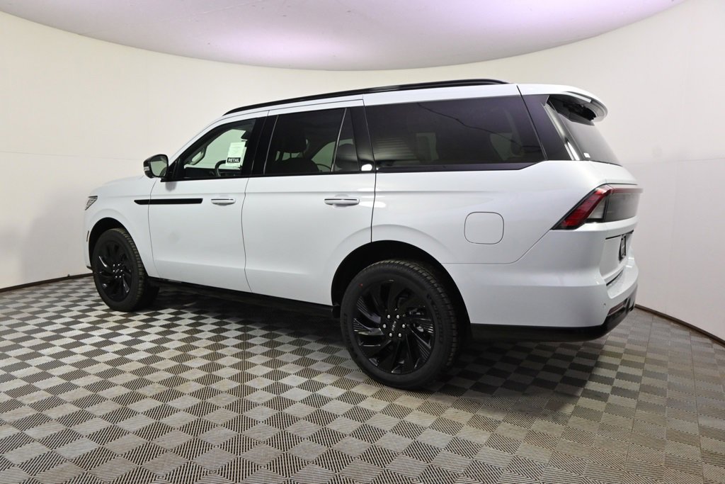 New 2026 Lincoln Navigator Reserve w/ Jet Appearance Package image 3