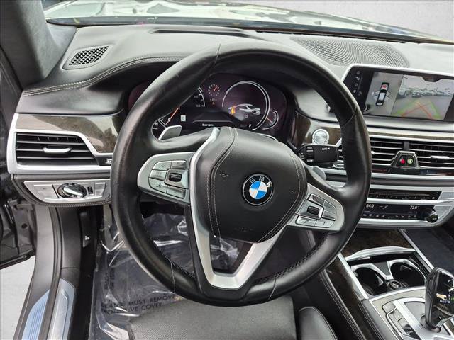 Used 2017 BMW 750i RWD image 11