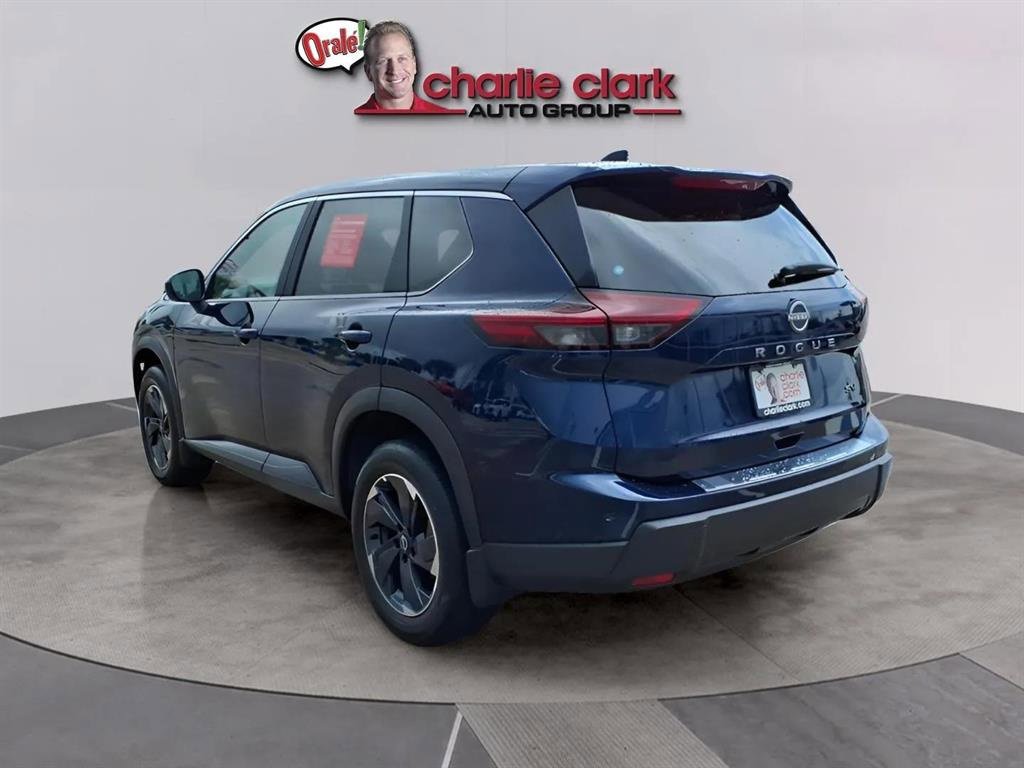 Used 2024 Nissan Rogue SV image 3