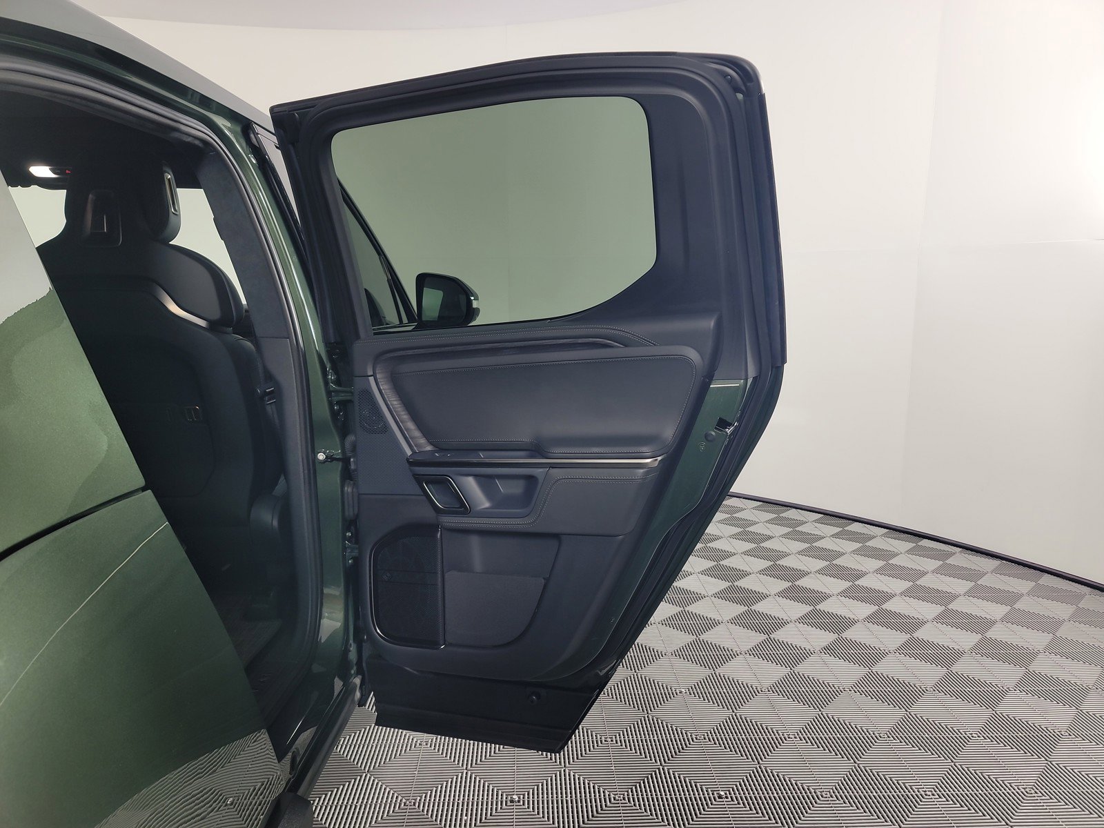 Used 2024 Rivian R1T Adventure AWD/4WD image 19