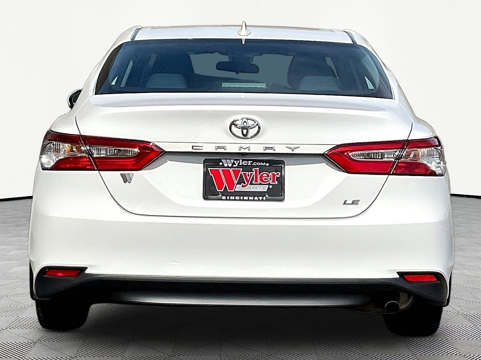 Used 2019 Toyota Camry LE FWD image 5