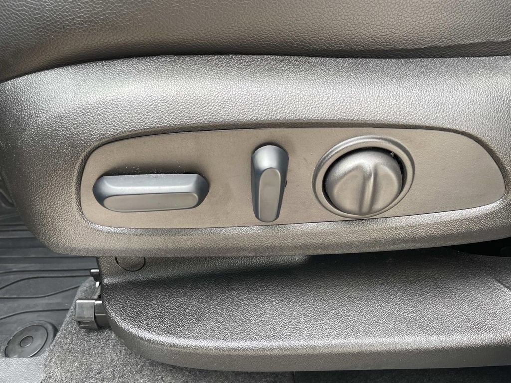 Used 2024 Chevrolet Equinox Premier FWD image 19