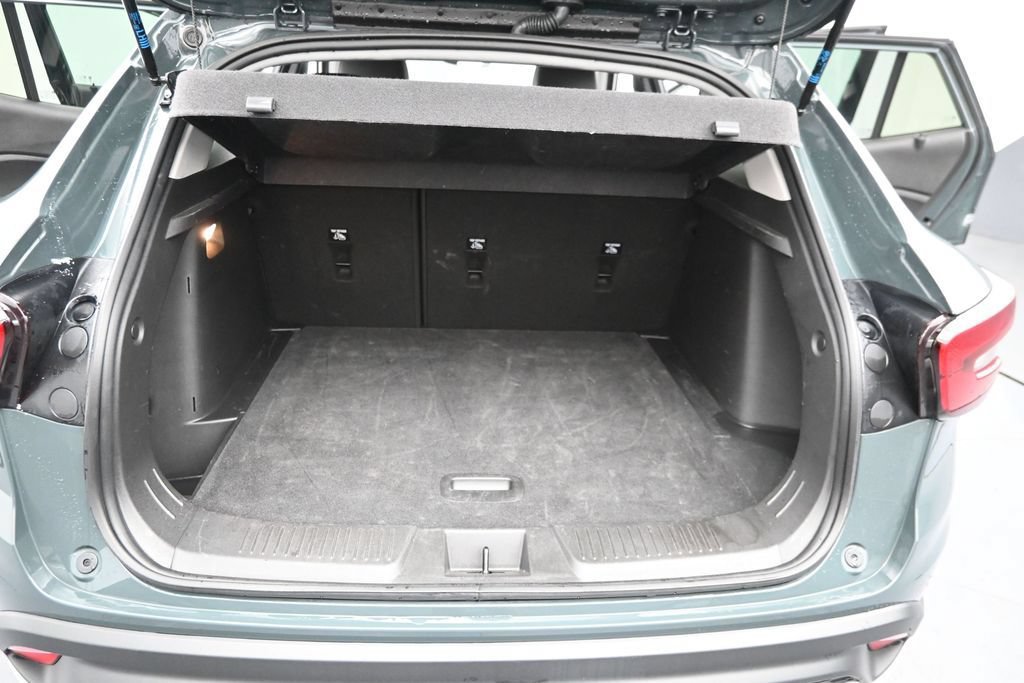 Used 2025 Chevrolet Trax LT FWD image 10