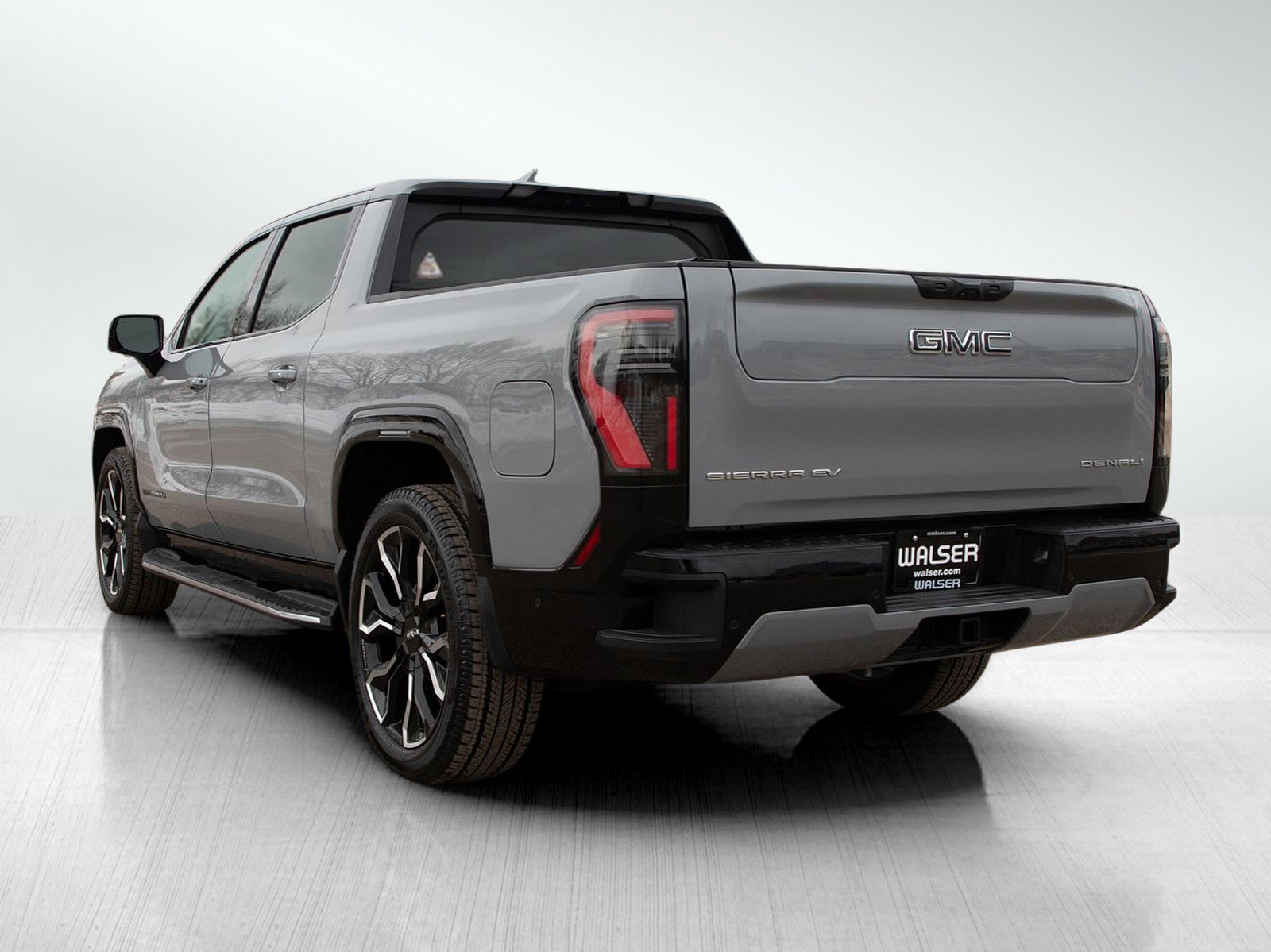 Used 2024 GMC Sierra EV Denali AWD/4WD image 3