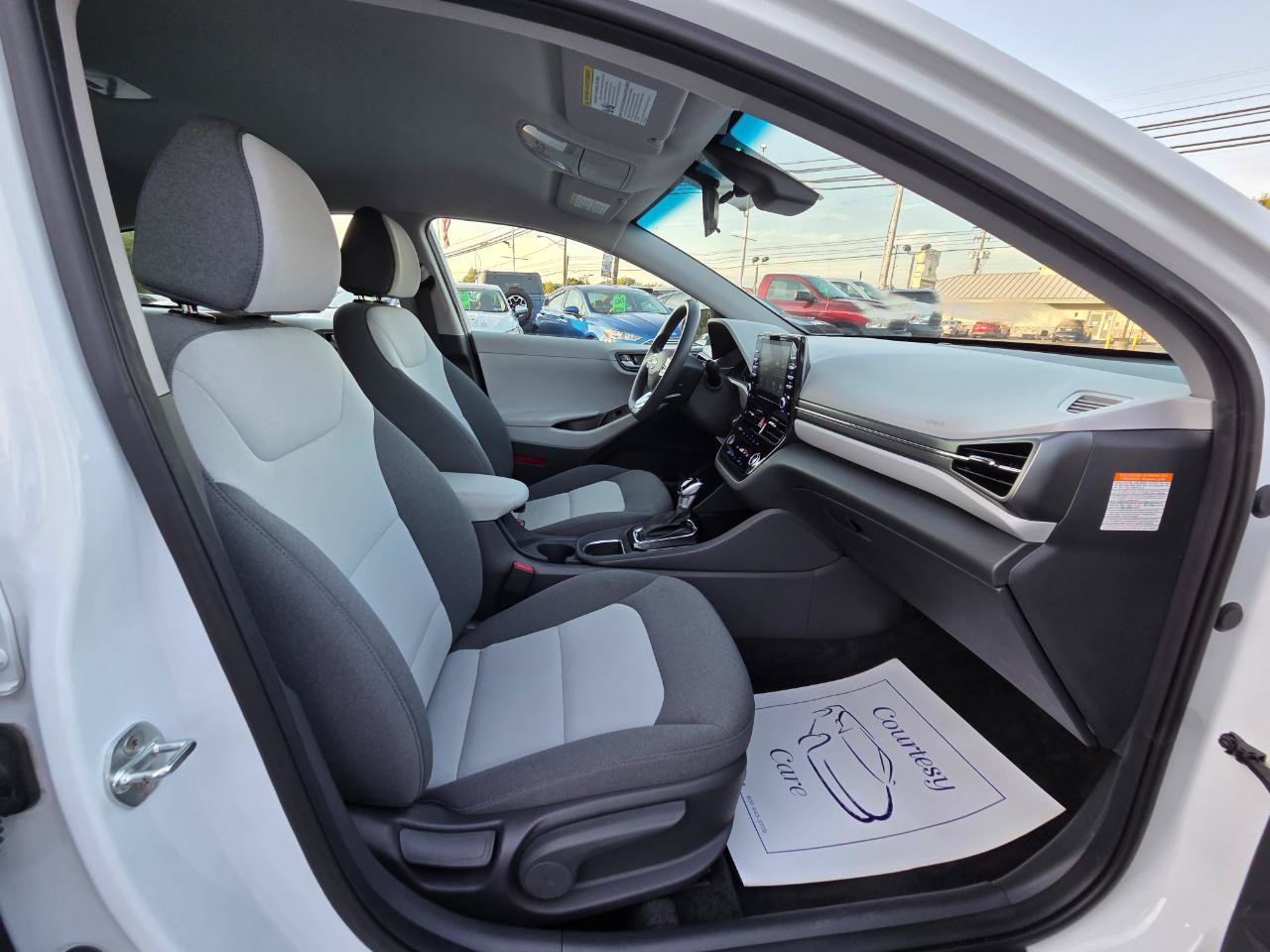 Used 2020 Hyundai Ioniq Blue FWD image 31
