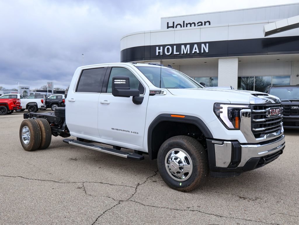 New 2026 GMC Sierra 3500 SLE image 1