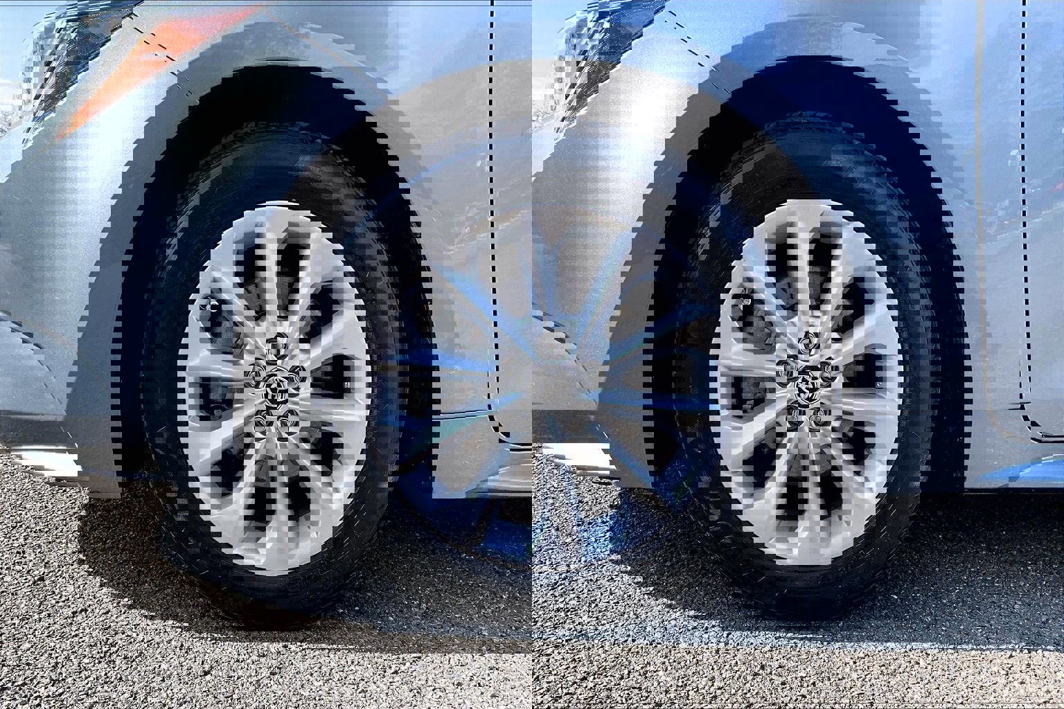 Used 2021 Toyota Corolla LE w/ LE Convenience Package image 9